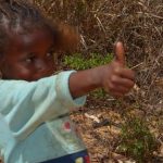 ילדה בנוף בטיול בהתאמה אישית למדגסקר