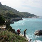 טיול משפחות ביוון - צפייה בנוף החופים