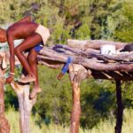 ילד מקומי בטיול בהתאמה אישית בנמיביה