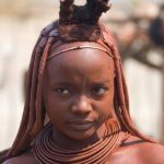 אשה מקומית בטיול בהתאמה אישית בנמיביה 