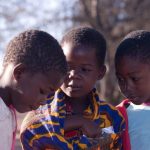 ילדים מקומיים בטיול בהתאמה אישית בנמיביה 