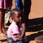 ילד מקומי בזימבבואה - טיול בנהיגה עצמית