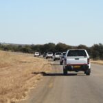 שיירת רכבים בזימבבואה - טיול בנהיגה עצמית